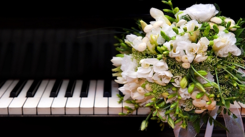 Wedding bouquet in front of a piano